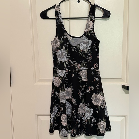 H&M Black Floral Mini Dress (Size 6) - Picture 2 of 4